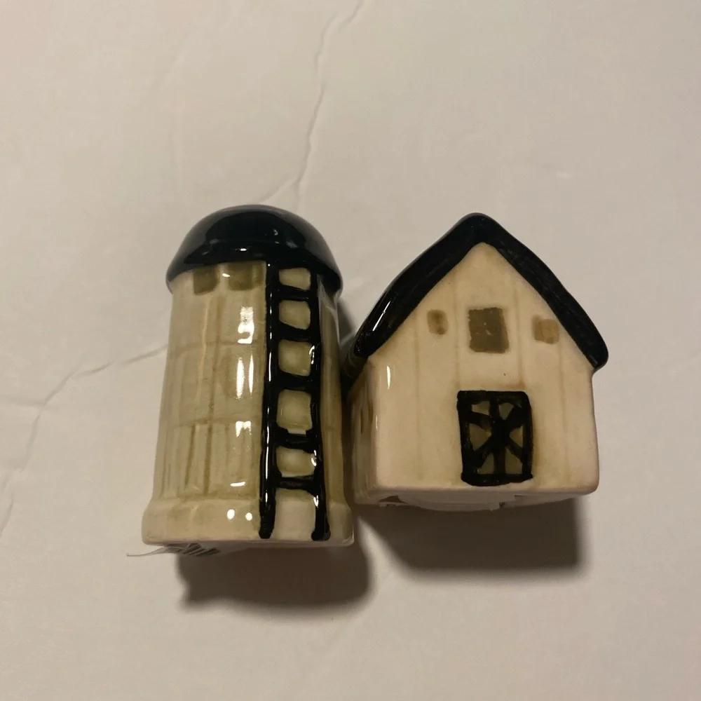 Ceramic Farmhouse Salt and Pepper Shakers